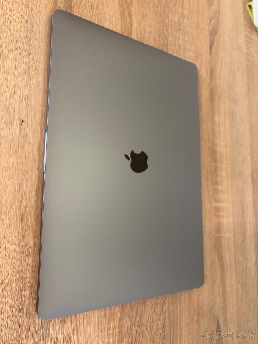 Apple MacBook Pro 16"