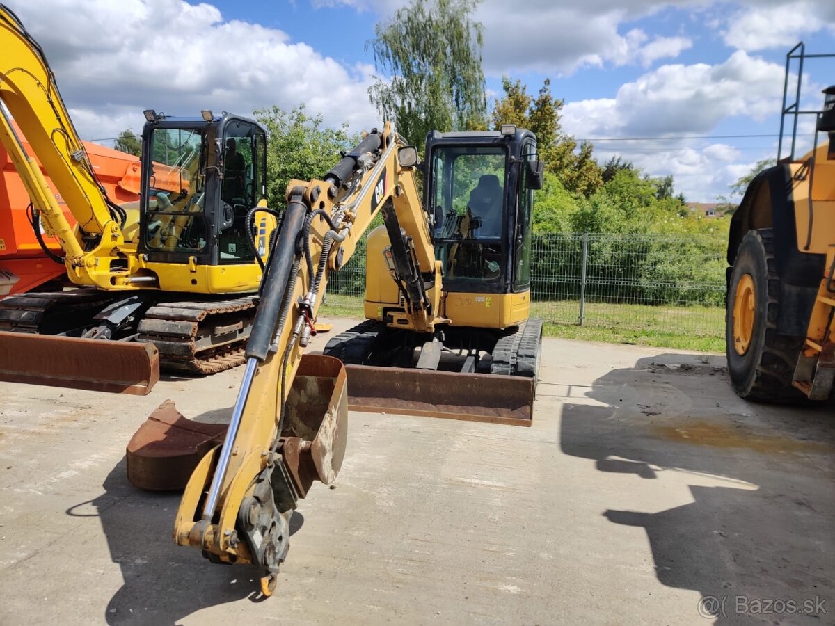 Pásový minibagr CAT 305 E