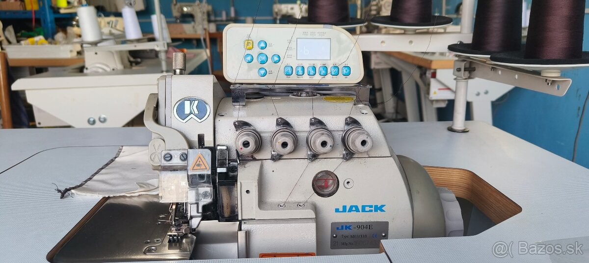 Průmyslový automatický 4 nitný overlock Jack JK-904E