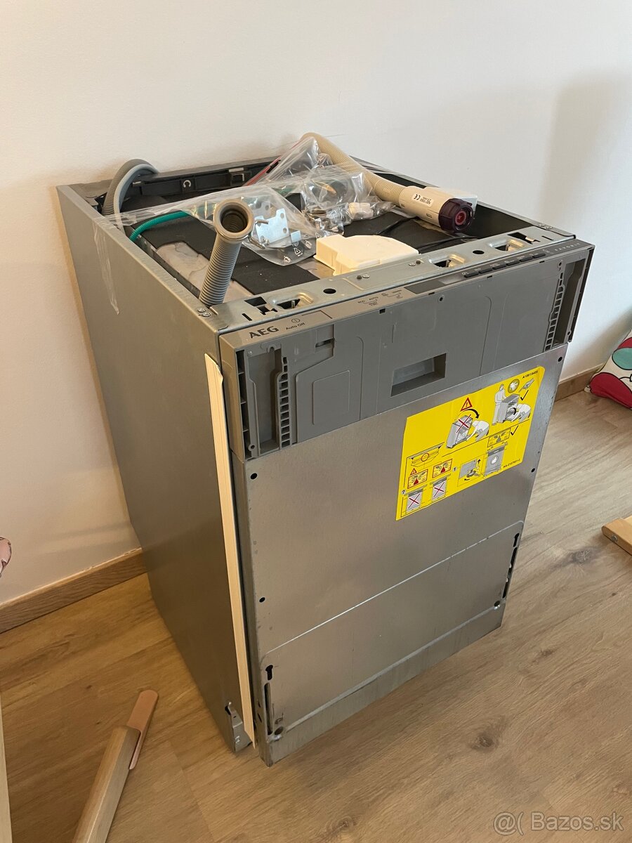 Vstavana umyvacka riadu AEG (45cm)