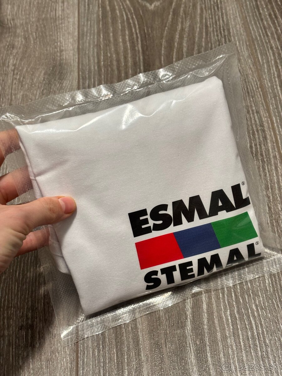 Jednoduché biele pánske tričko