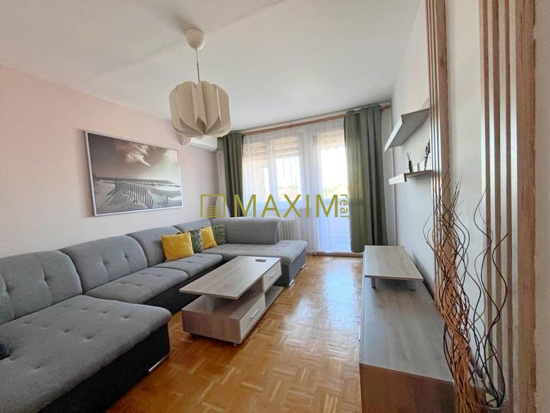 Ponúkame na predaj čiastočne zariadený klimatizovaný 4-izbov