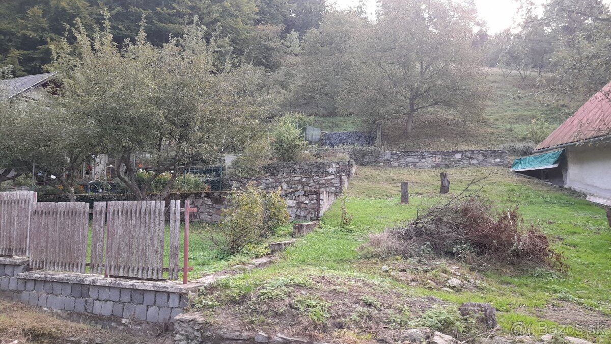 EXKLUZÍVNE na predaj stavebný pozemok, 303m2, Zlatá Idka