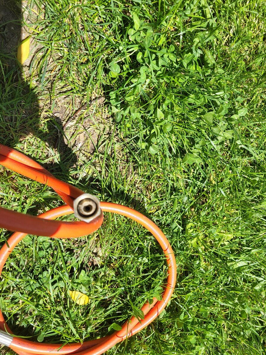 Predam hadicu na plynovu bombu