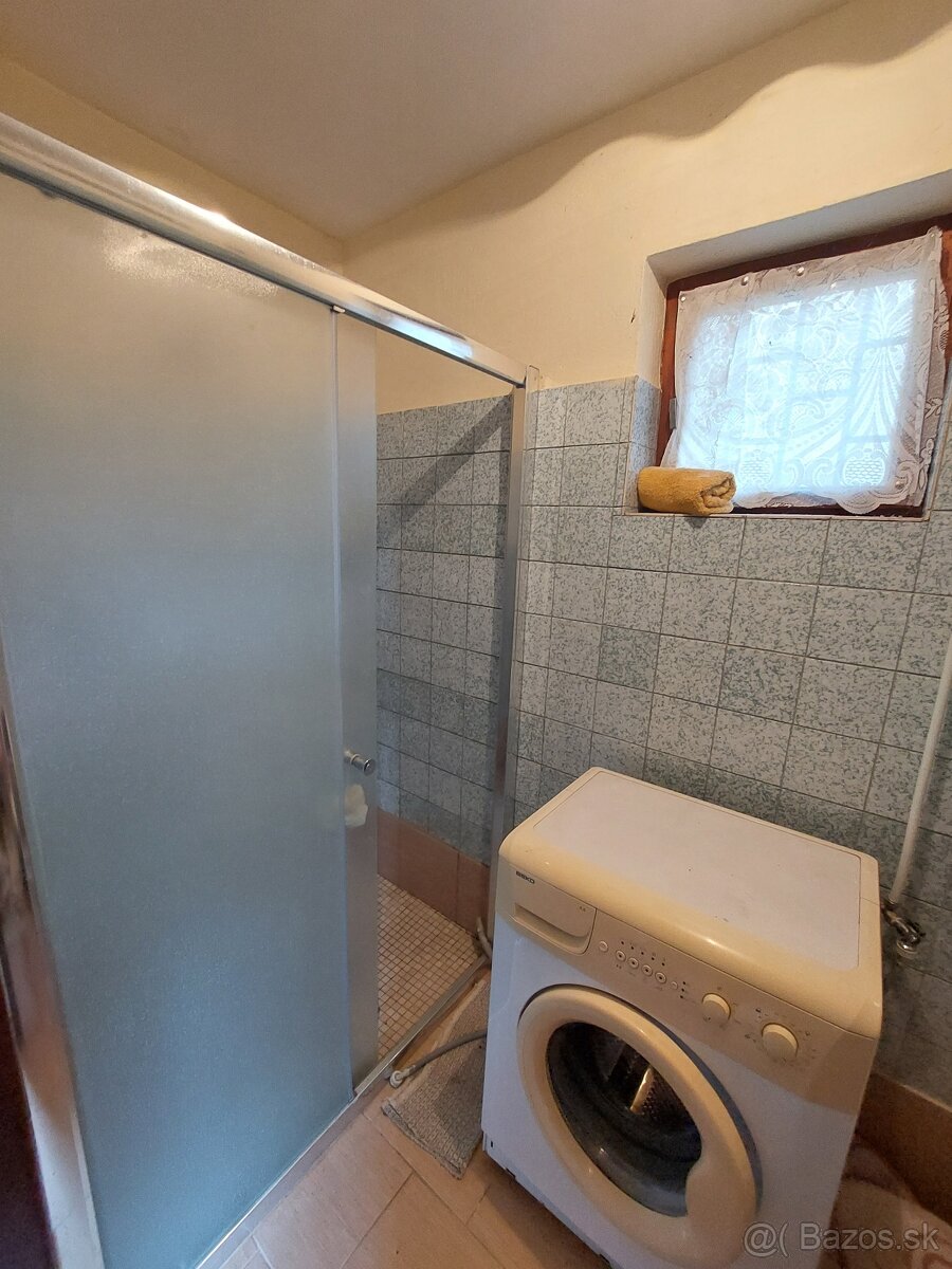Zlaté Moravce na predaj chata s pozemkom 1374m2