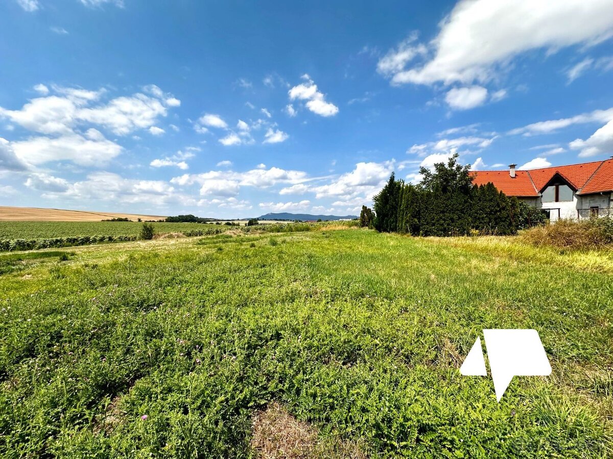 Predaj - Investičný pozemok 800m2 – Veľký Lapáš