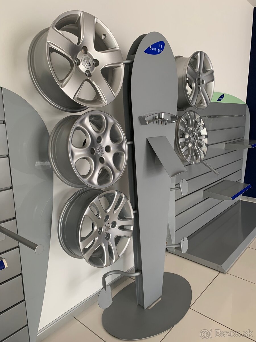 Stojan na vystavenie automobilových diskov