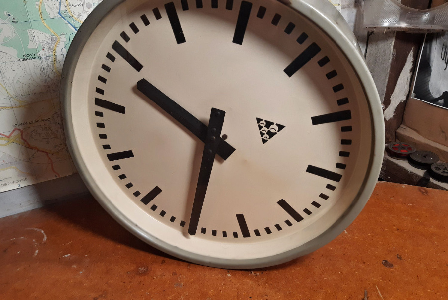 hodiny Pragotron PJ-30, rok 1958, funkční