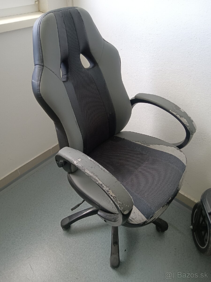 Použitá kancelárska stolicka