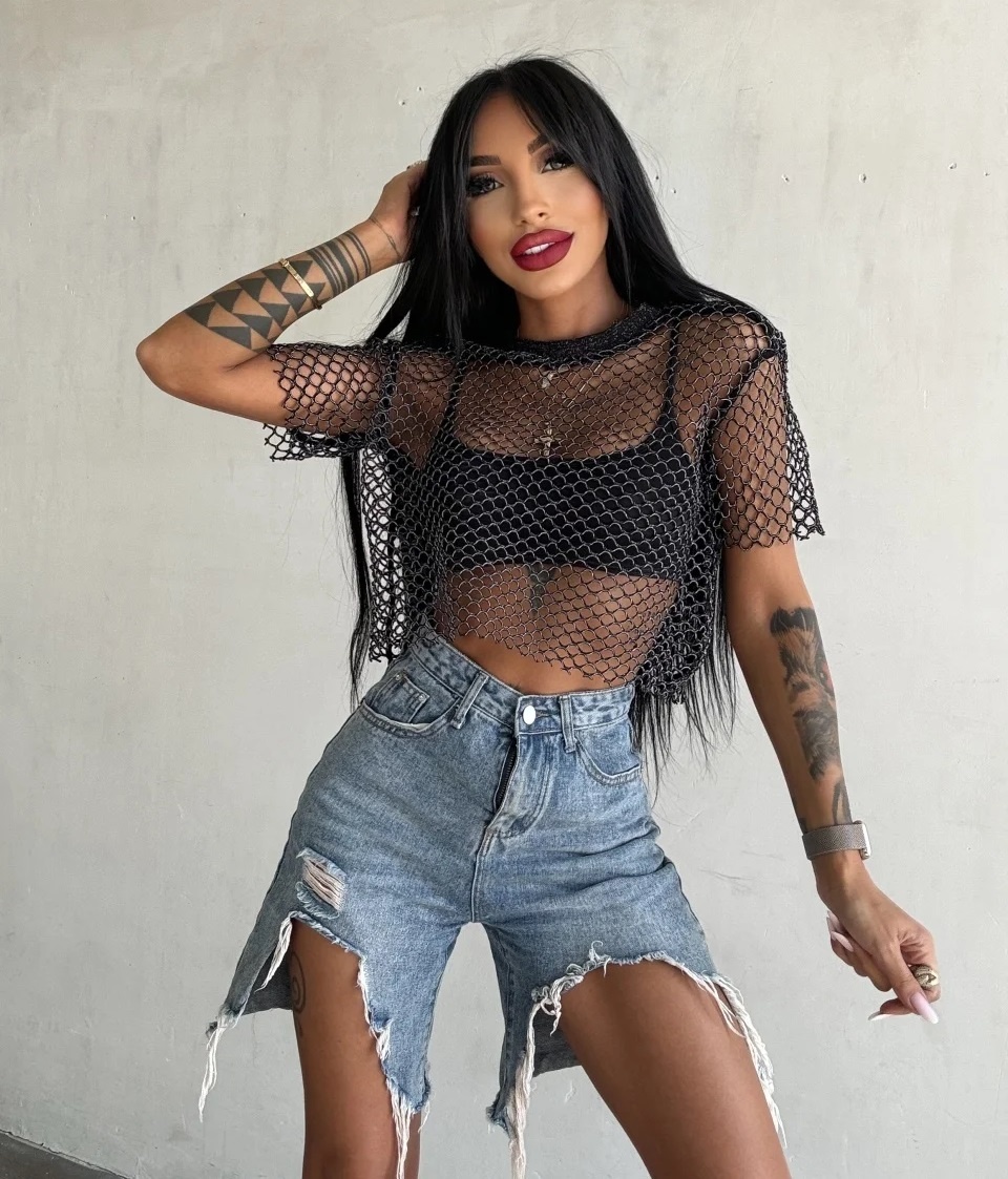 Stylovy damsky cierny sietovany crop top s kratkym rukavom