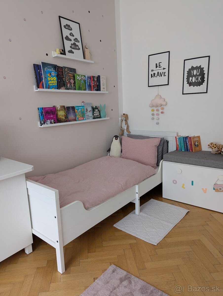 Rastúca detská posteľ s roštom a matracom Ikea Sundvik