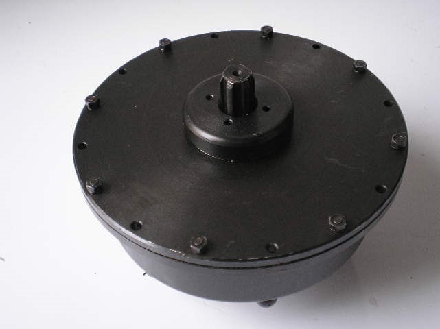 Hydromotor otoča na žeriav