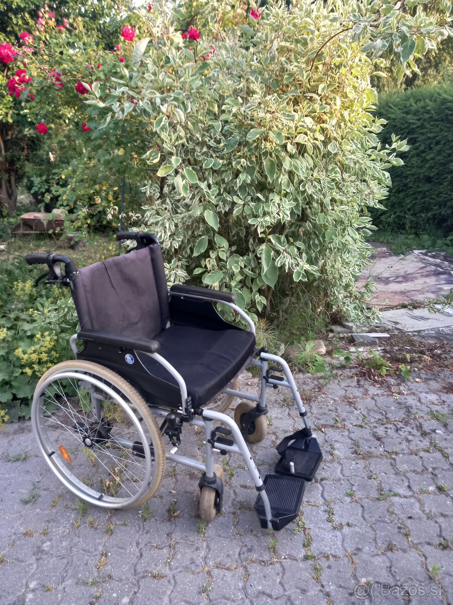 mechanický invalidný vozík