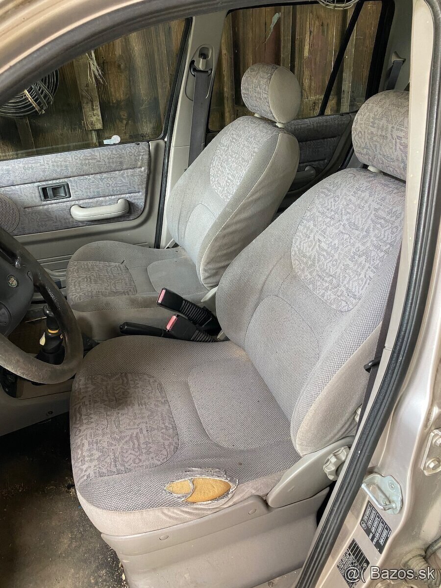 Darujem sedačky land rover freelander
