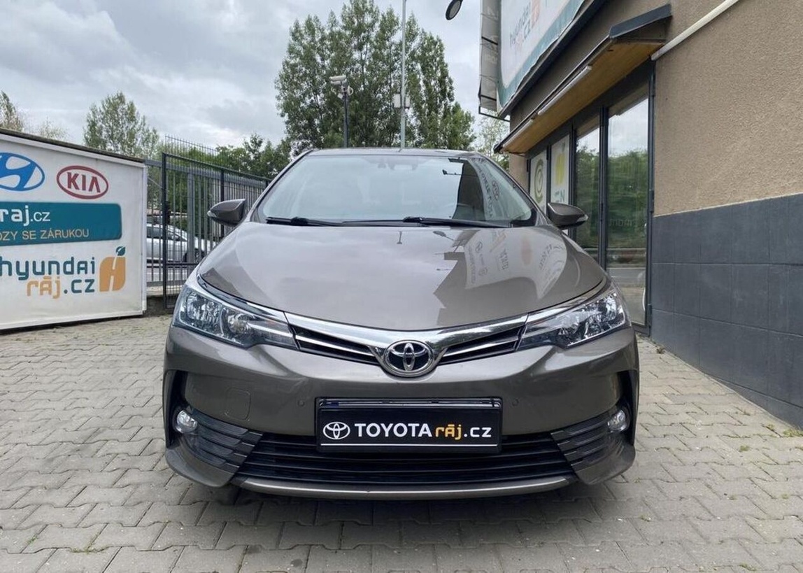 Toyota Corolla 1.6-AUTOMAT-KAMERA-NÍZKÉ KM
