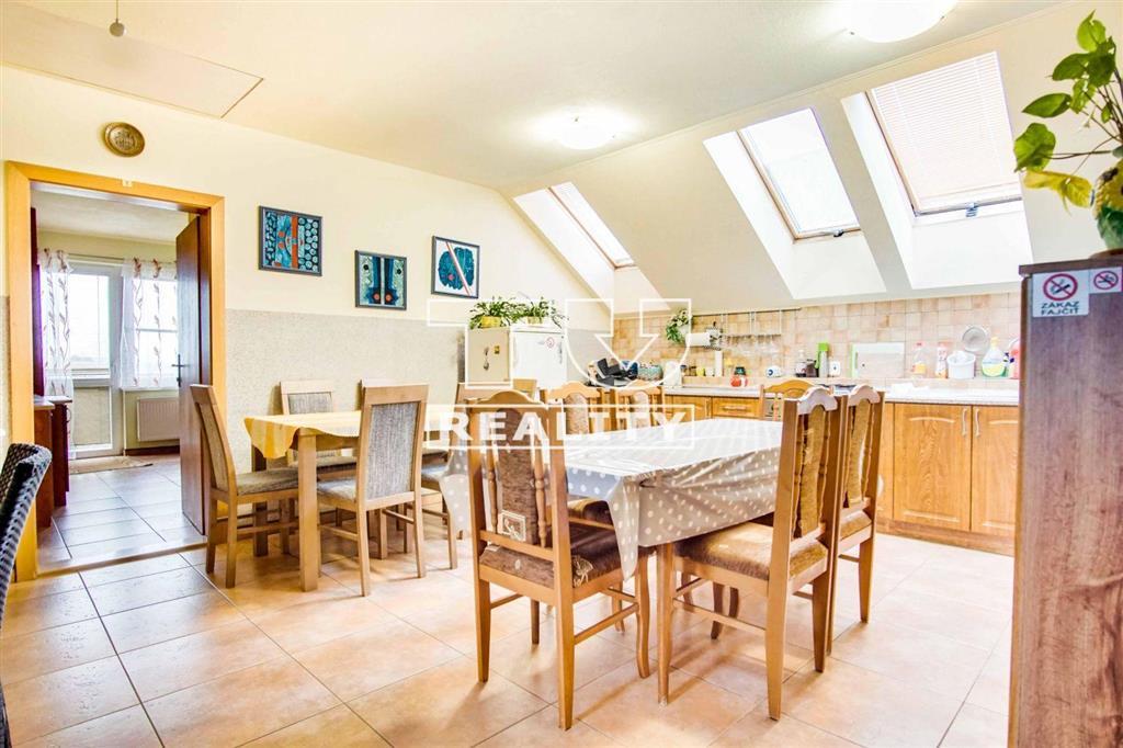 Veľký 7-izbový rodinný dvojgeneračný dom s garážou,...