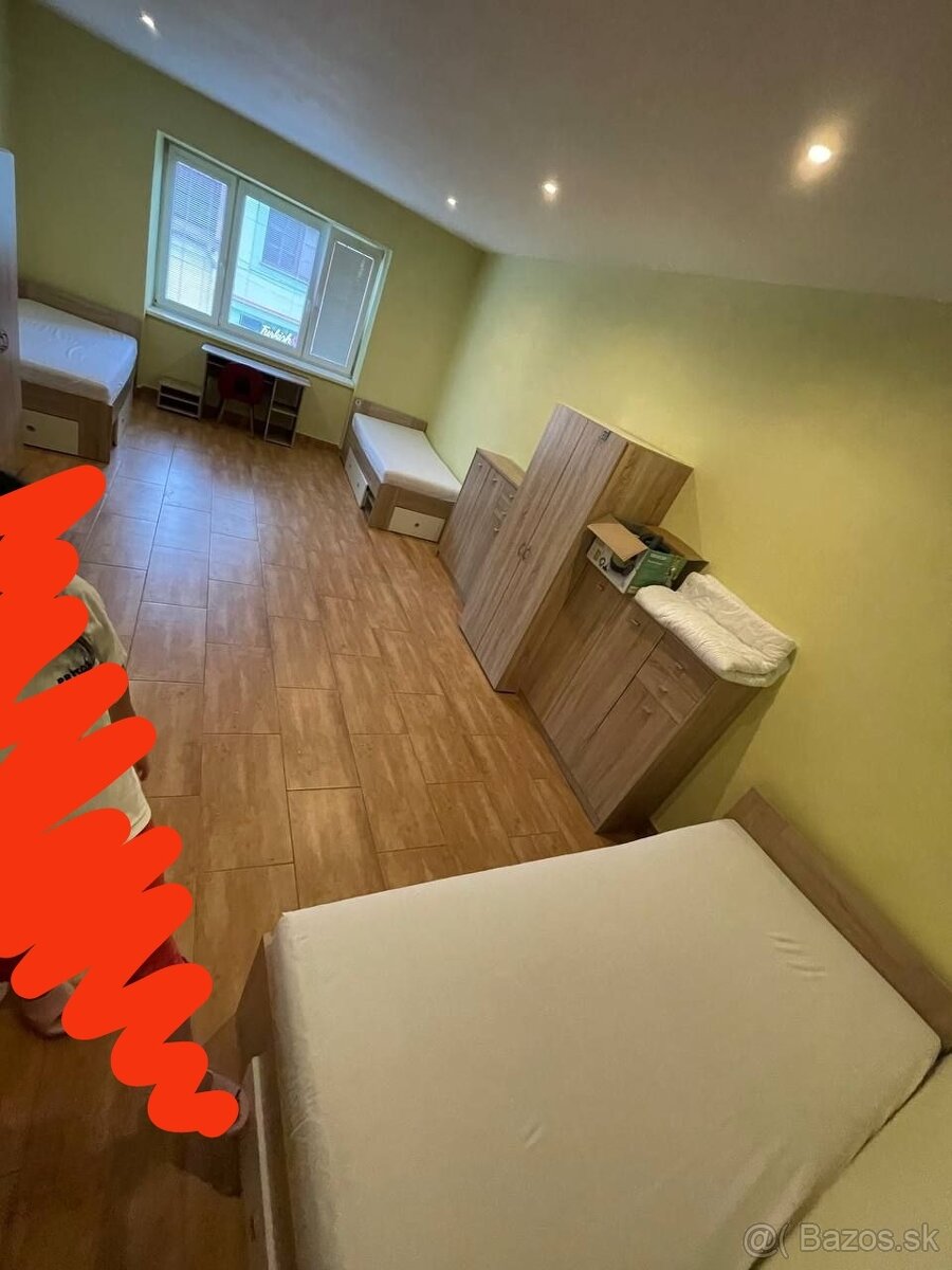 2 miesta pre dievčat v izbe