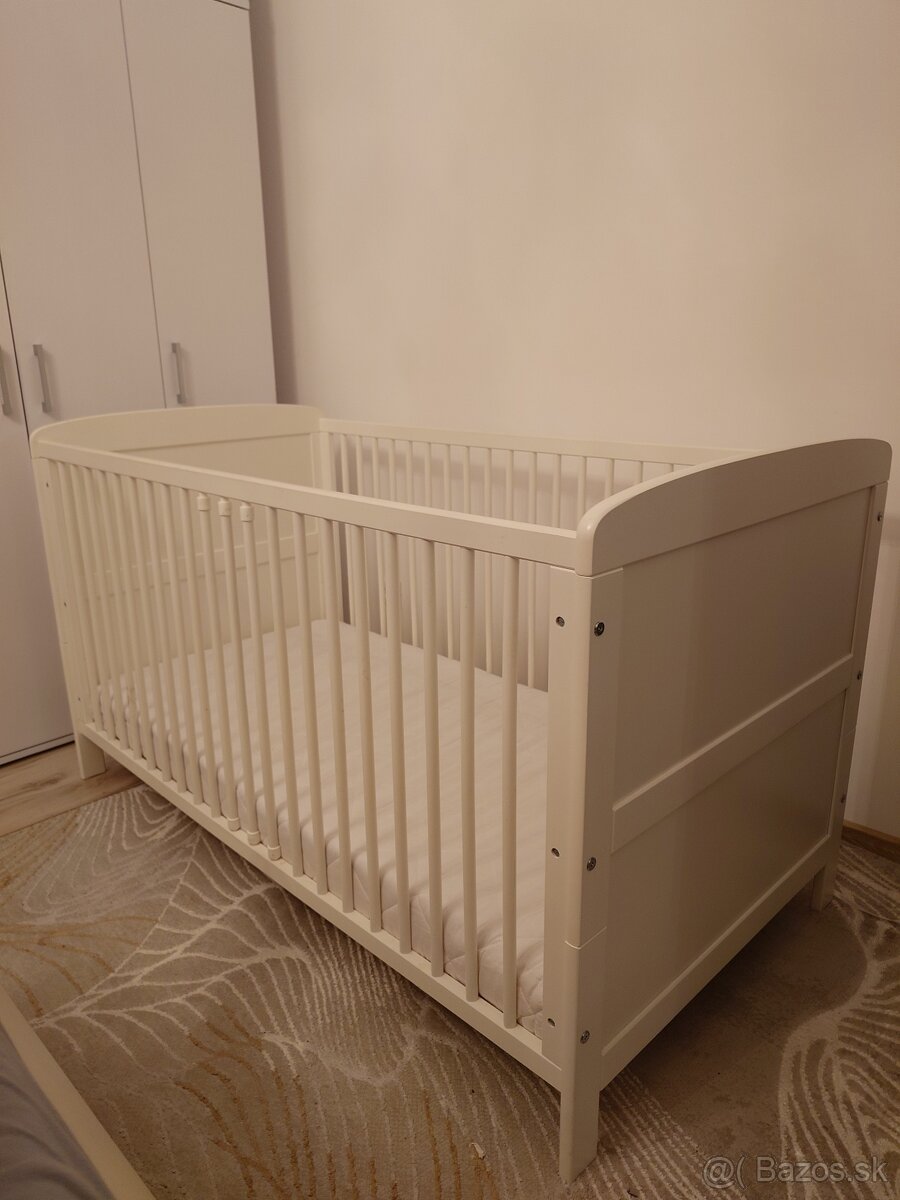 Detská postieľka s vyberateľnými tyčami + matrac