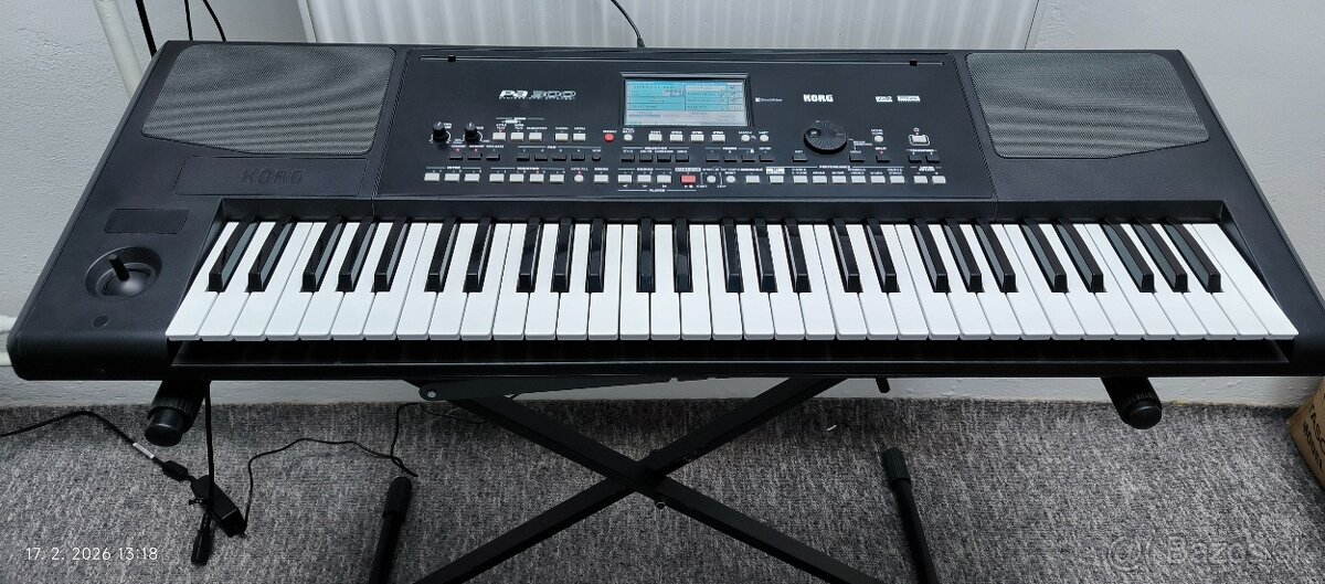 KORG PA300