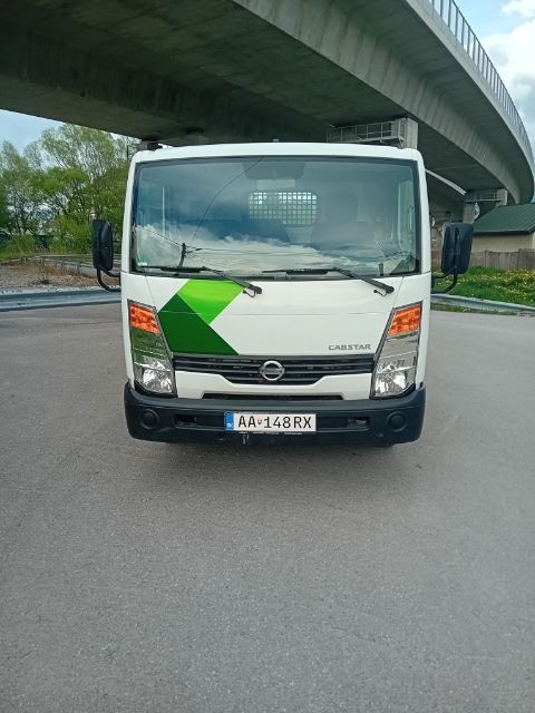 Predam Nissan Cabstar trojstranny sklapač r.v.2011