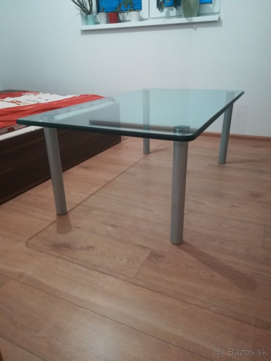Konferenčný stolik