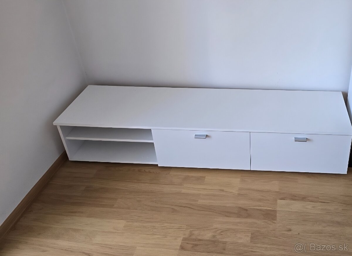 Skrinka pod TV