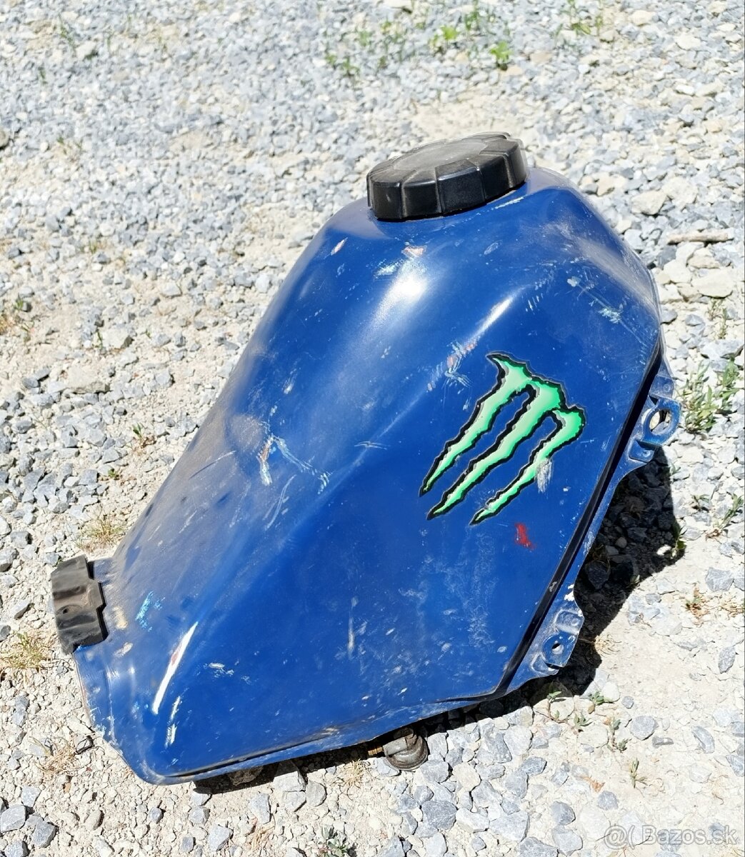 Nádrž na yamahu dt 125 r