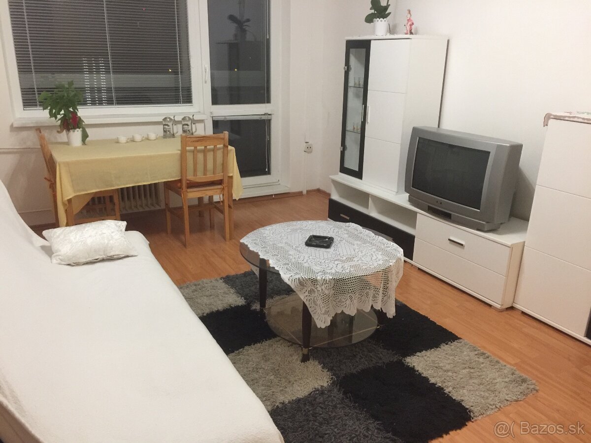 Dám do nájmu študentkám izbu a byt v KE pri UPJŠ.