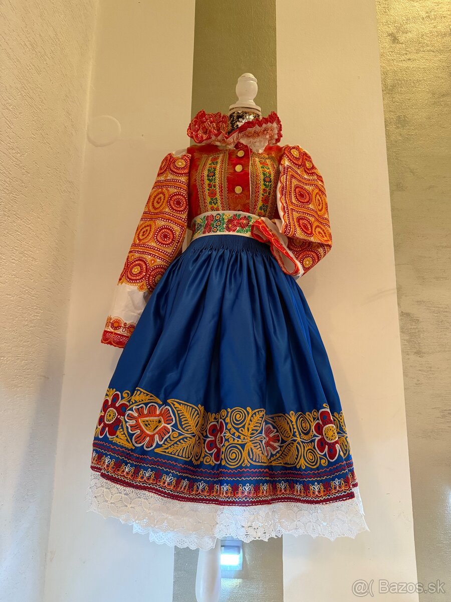 Kroj Piešťany okolie