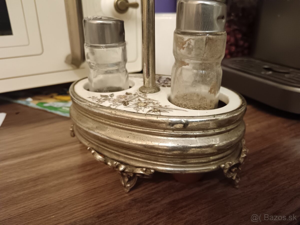 Starožitná porcelánová soľnička a korenička