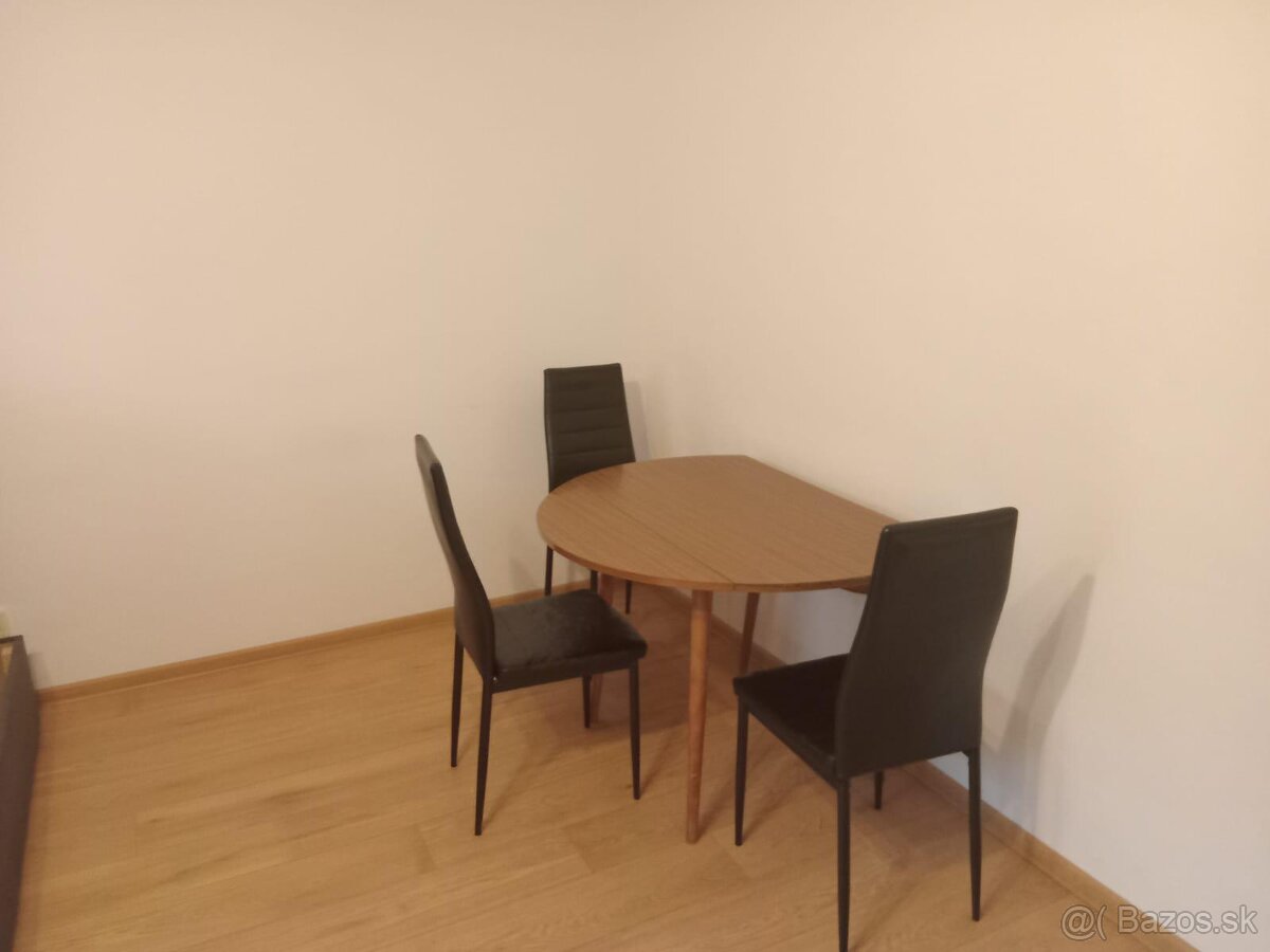 Stol a stolicky