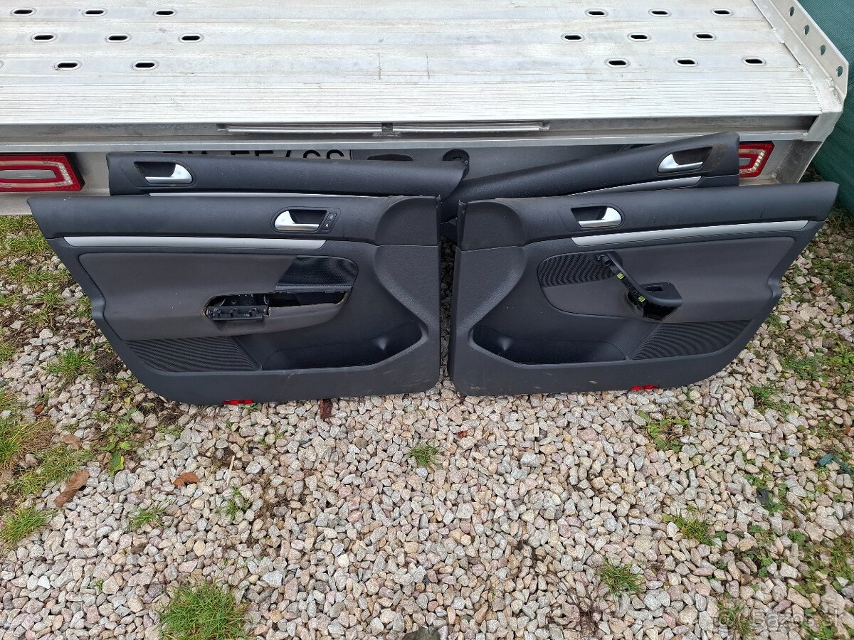 VW Golf V.  Tapacire dverí.