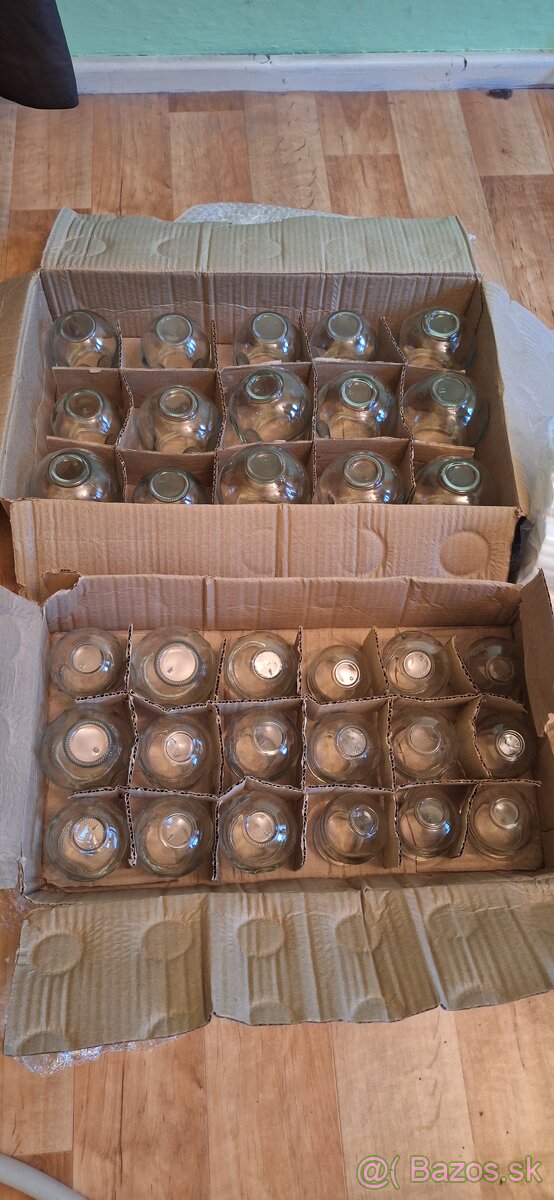 Sklenené banky na bankovanie