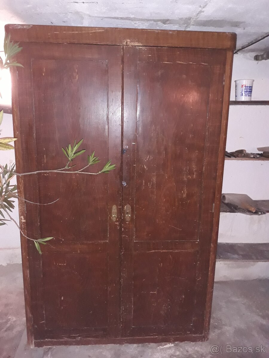 Skriňa vysoká – starožitná