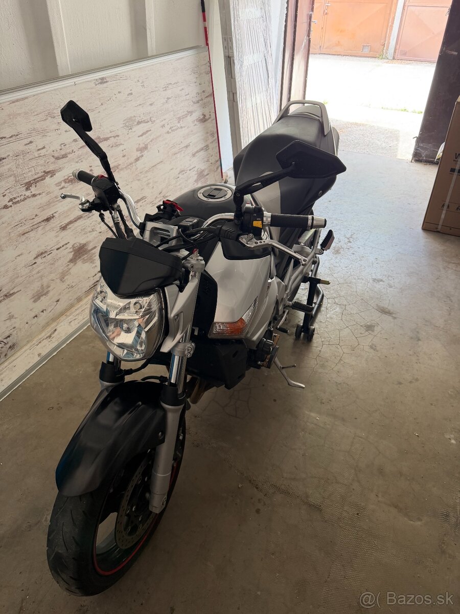 Suzuki GSR 600