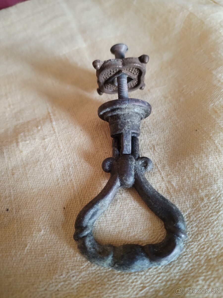 Staré úchytky 4€kus