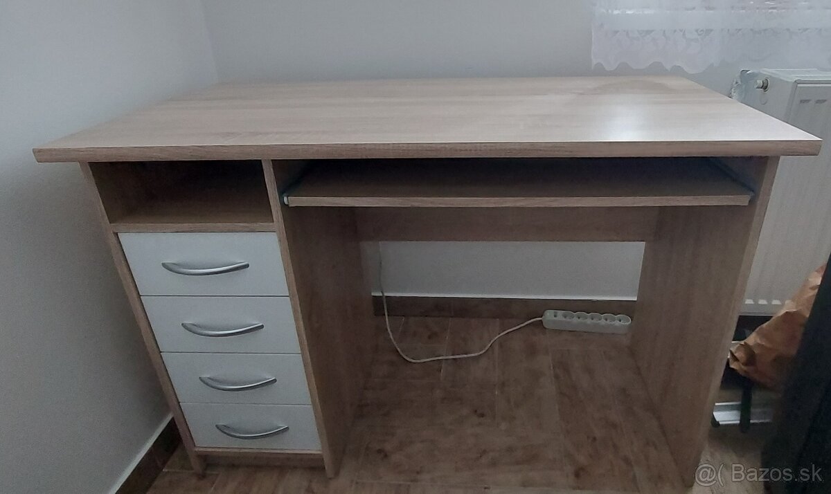 Stôl na PC