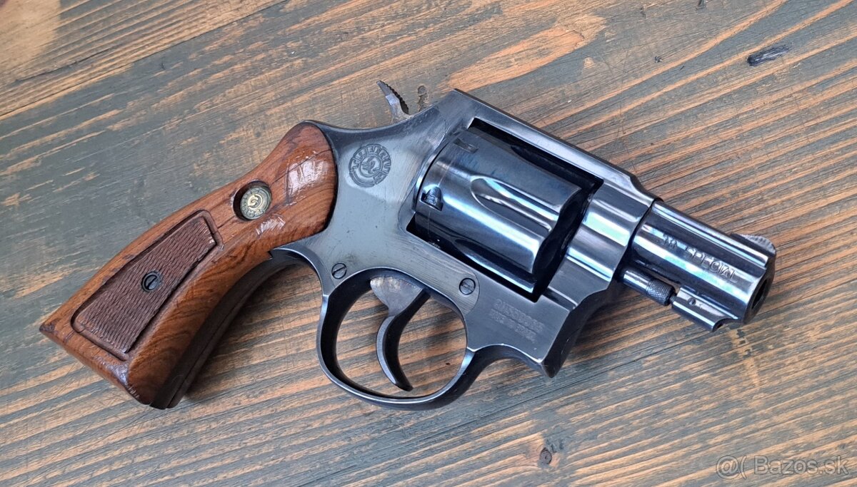 REVOLVER TAURUS M82