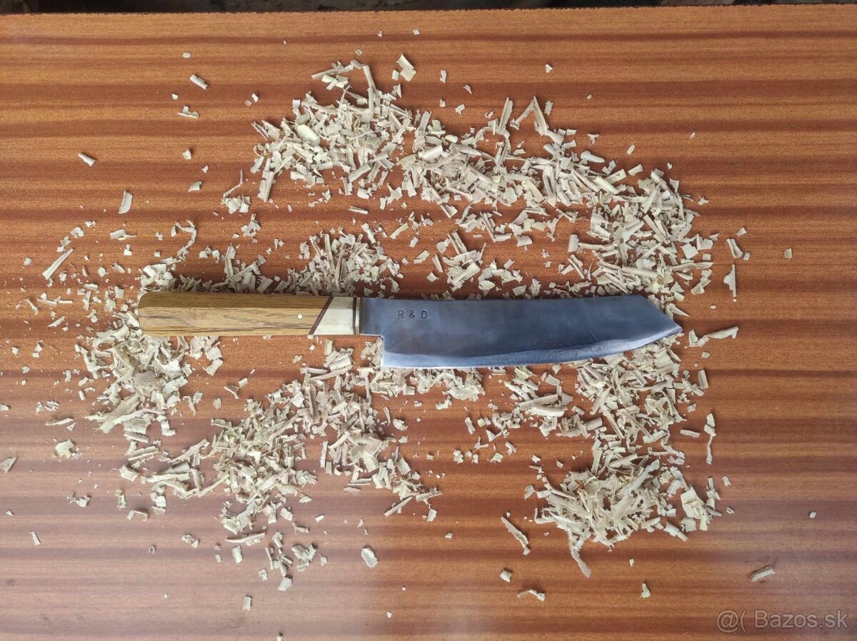 Ručne kovaný nôž Japonského štýlu