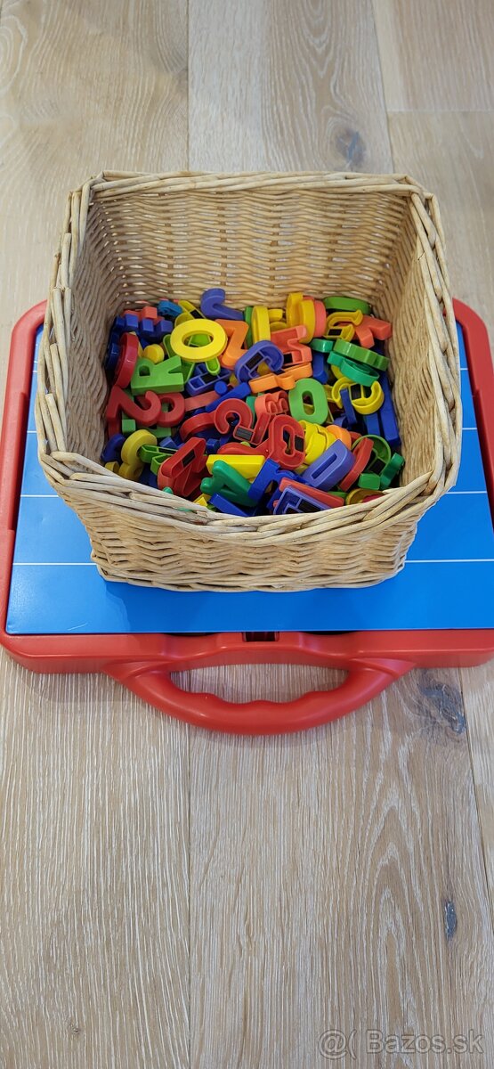 Magnetická tabuľa s písmenkami