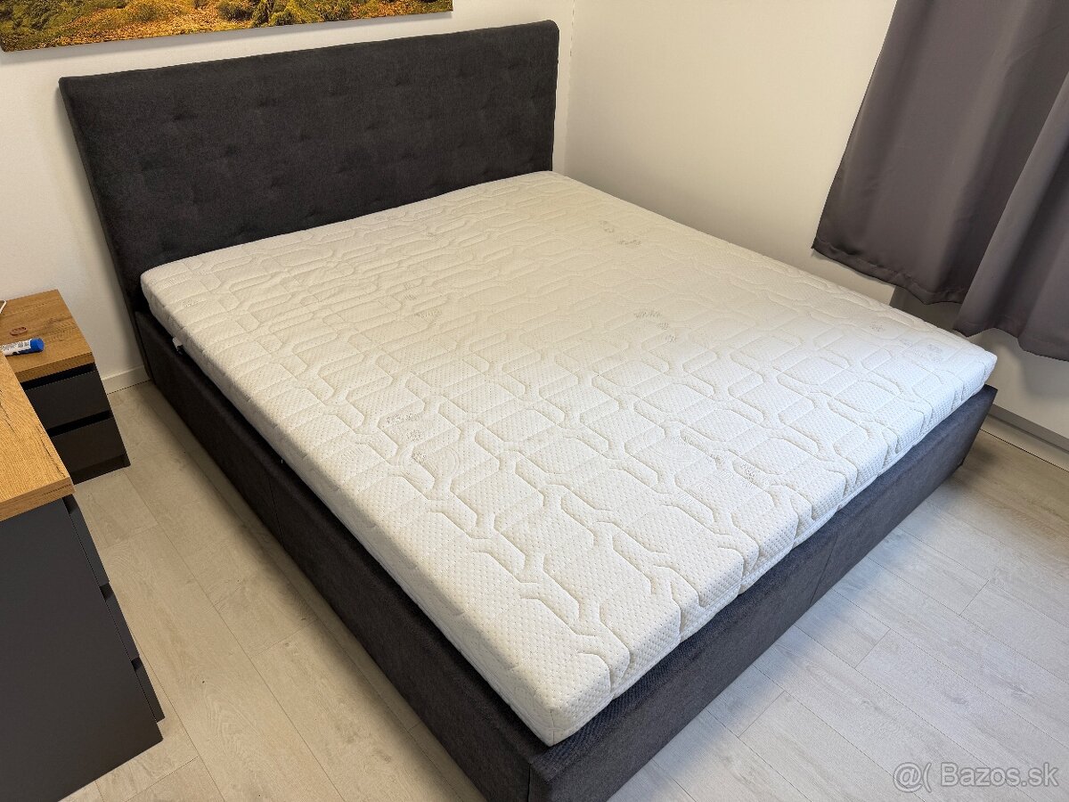 Manželská posteľ Materasso s matracom v 100% stave