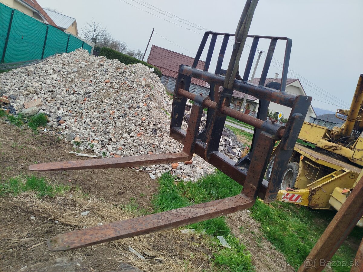 Paletizacne vidly CAT 215