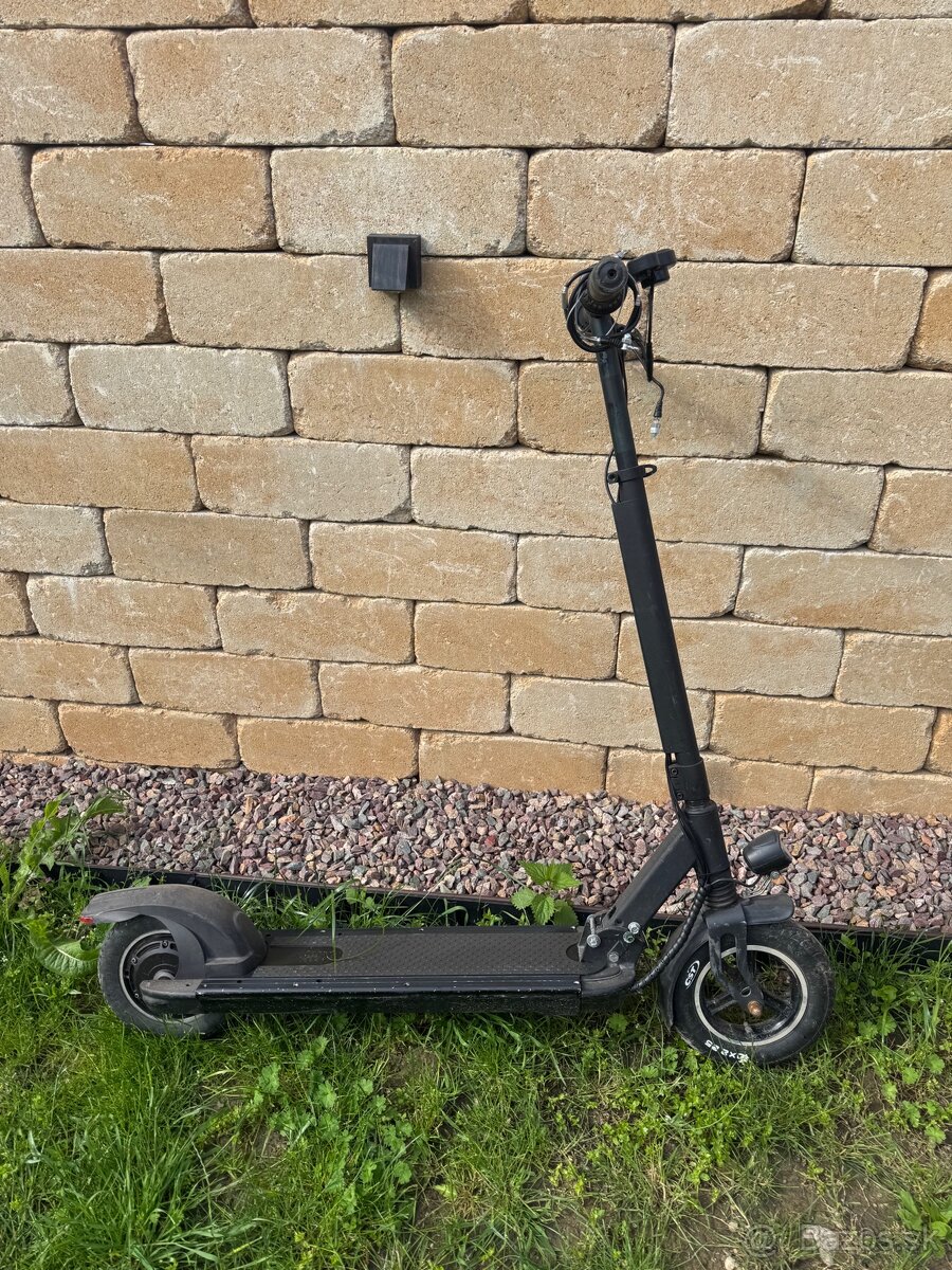 Kolobežka eleglide s1