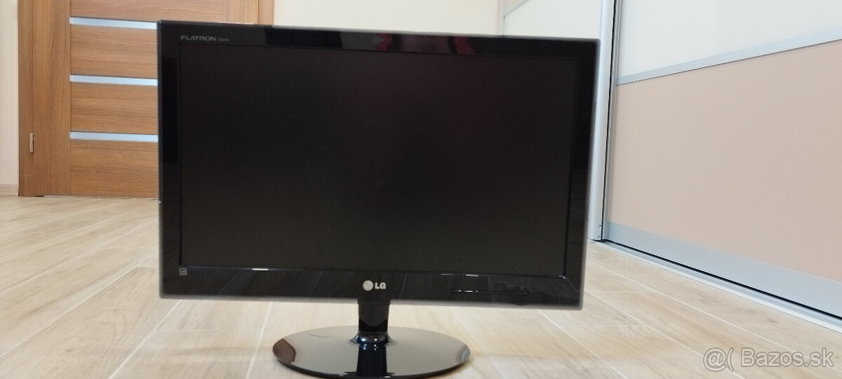 LED monitor LG 21,5"