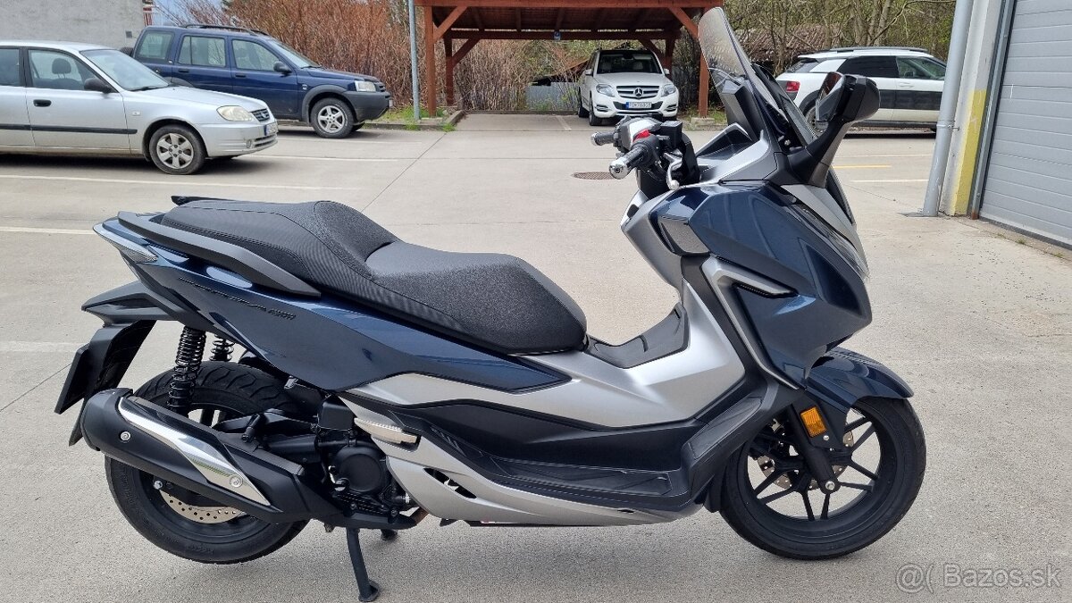 Honda Forza 300