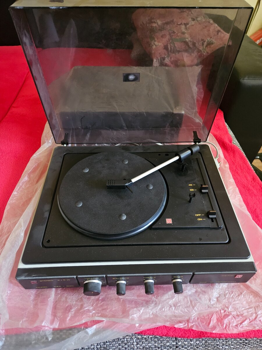 Gramofón a LP platne