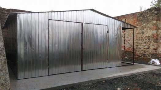 Plechová pozinkovaná garáž 6,5 × 6 m – sedlová strecha + prí