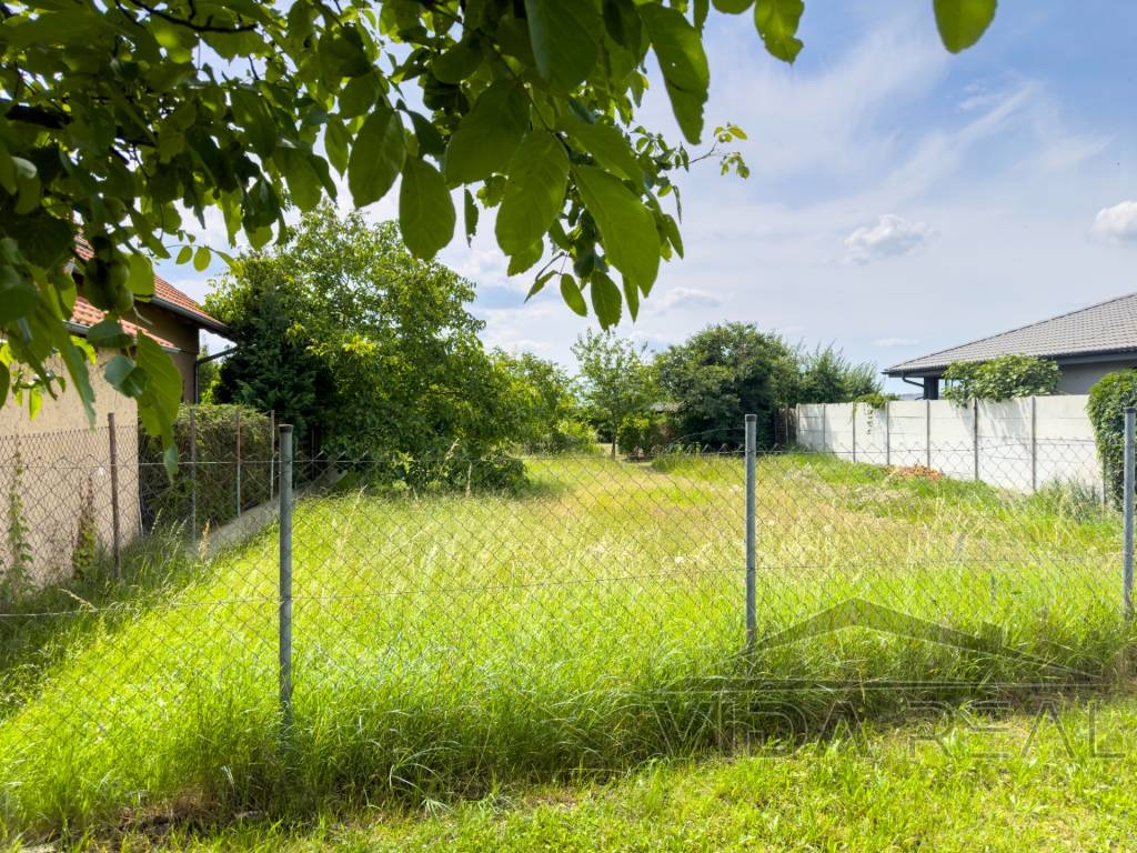 Na predaj krásny stavebný pozemok 888m2