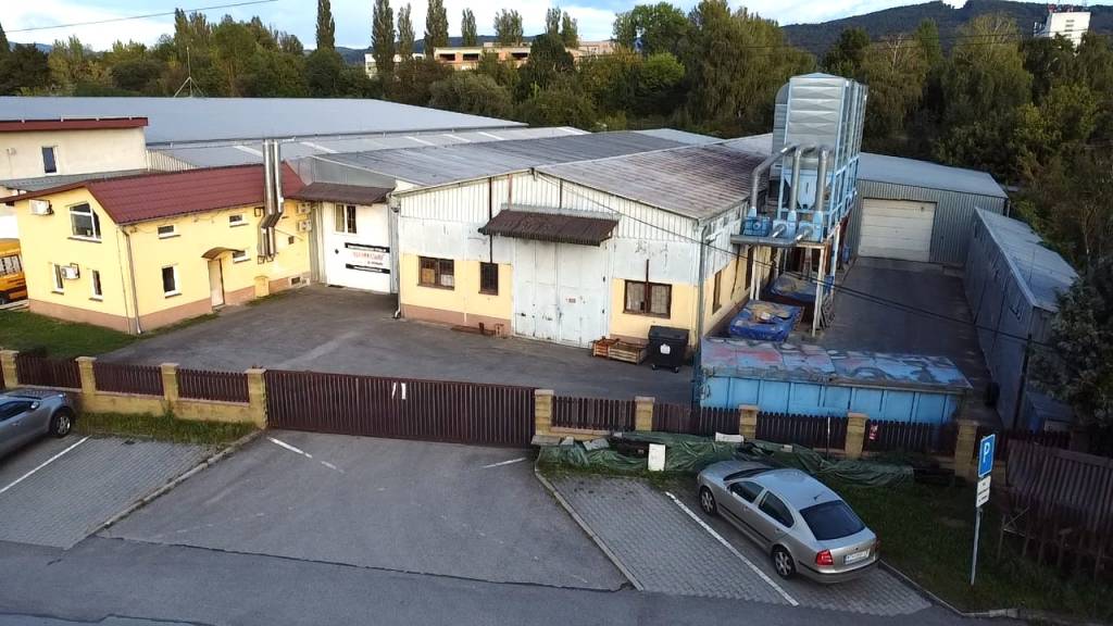 •PREDAJ•Areál s výrobnou halou a zázemím v Dubnici nad Váhom