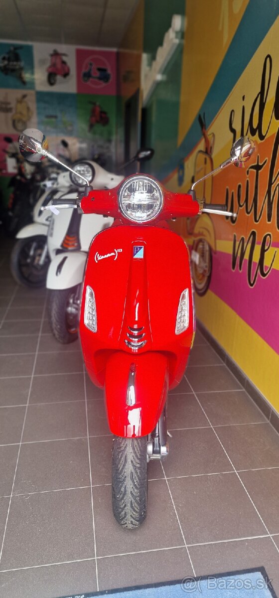 Vespa Primavera 125 Red